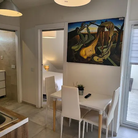 Old Town Apartment *