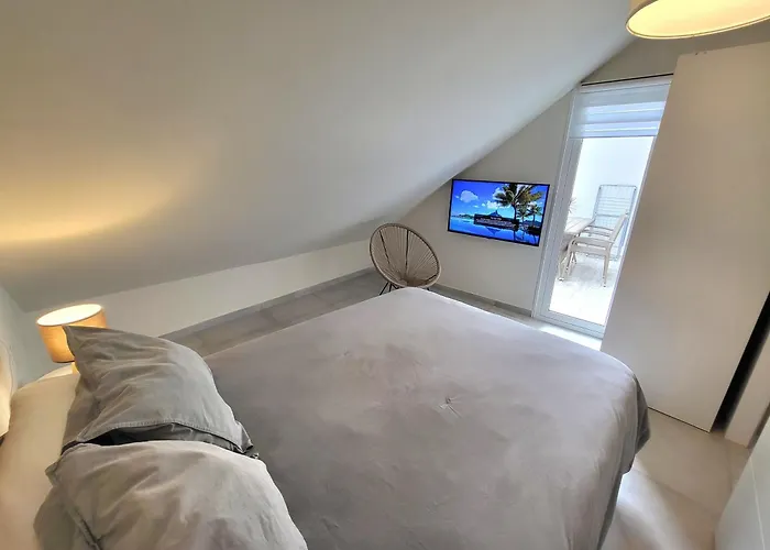 Old Town Apartment *